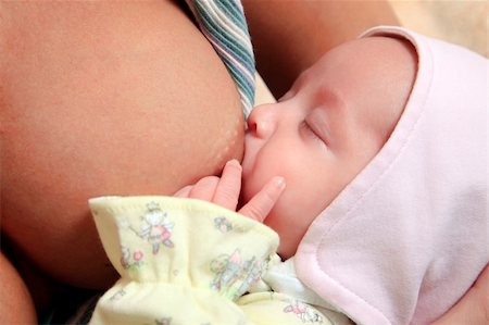 simsearch:400-04756461,k - Little baby girl breast feeding Stockbilder - Microstock & Abonnement, Bildnummer: 400-04790595