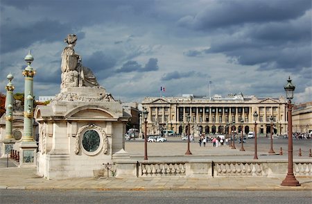 place de la concorde - Place de la Concorde, Paris, in interesting weather, August 2008 Fotografie stock - Microstock e Abbonamento, Codice: 400-04790757