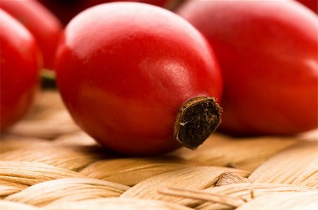 rosa canina - rose hips macro Photographie de stock - Aubaine LD & Abonnement, Code: 400-04791353