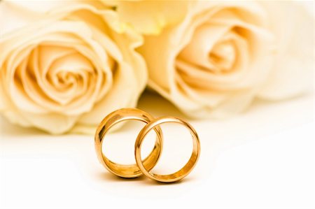 simsearch:400-05244104,k - Roses and wedding ring isolated on the white Stock Photo - Budget Royalty-Free & Subscription, Code: 400-04791449