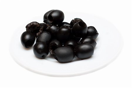 simsearch:400-07219392,k - Olives on plate insulated on white background Stock Photo - Budget Royalty-Free & Subscription, Code: 400-04792184