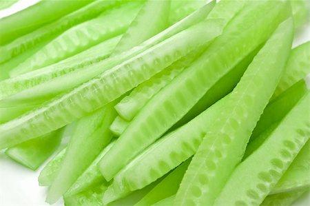 simsearch:400-05065763,k - Slices of fresh peeled cucumber over white background Stockbilder - Microstock & Abonnement, Bildnummer: 400-04792418