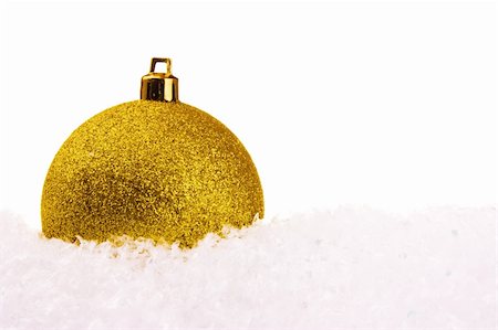 simsearch:400-04073863,k - Christmas ball with snow Photographie de stock - Aubaine LD & Abonnement, Code: 400-04792669