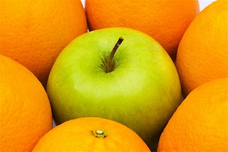 simsearch:400-04243170,k - Close up of half cut oranges and apples Stock Photo - Budget Royalty-Free & Subscription, Code: 400-04792702