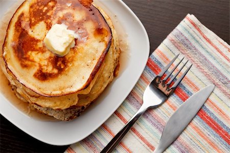 simsearch:400-08071201,k - Homemade pancakes. Focused on pancake Photographie de stock - Aubaine LD & Abonnement, Code: 400-04793127
