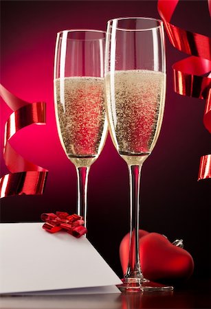 simsearch:400-04288408,k - Two full glasses of champagne over red background Stock Photo - Budget Royalty-Free & Subscription, Code: 400-04793141