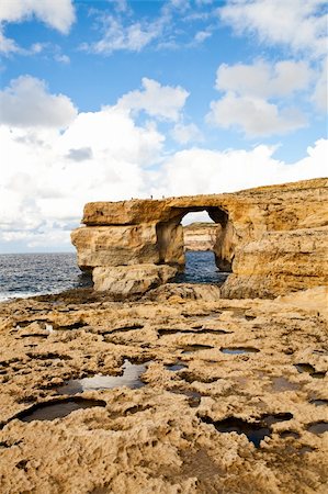 simsearch:400-08695427,k - Natural rock arch called the Azure Window, island of Gozo, Malta Foto de stock - Super Valor sin royalties y Suscripción, Código: 400-04793459