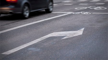 simsearch:400-04347343,k - Arrow sign on asphalt and car in blurred motion Photographie de stock - Aubaine LD & Abonnement, Code: 400-04793757