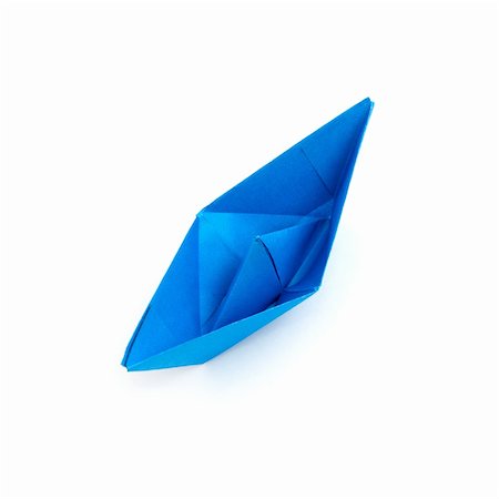 simsearch:400-04899558,k - Close up origami ship isolated on white background Fotografie stock - Microstock e Abbonamento, Codice: 400-04793841