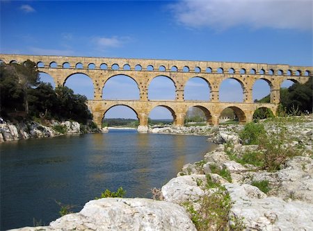 Pont du Gard is an old Roman aqueduct, southern France near Nimes Photographie de stock - Aubaine LD & Abonnement, Code: 400-04804021