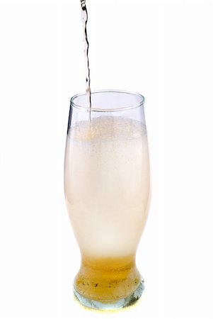 espuma (líquida) - Lung of golden colour beer in a glass. Stock Photo - Budget Royalty-Free & Subscription, Code: 400-04804787