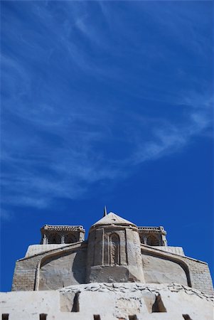 castle from sand against the blue sky in hot day. Fotografie stock - Microstock e Abbonamento, Codice: 400-04804791