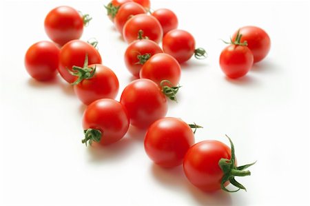simsearch:400-04753423,k - Fresh cherry tomatoes scattered isolated on a white background Photographie de stock - Aubaine LD & Abonnement, Code: 400-04805378