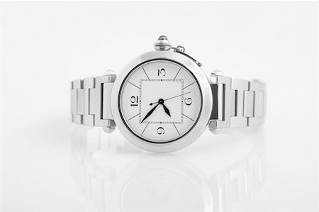 simsearch:614-06402951,k - front view of luxury watch, silver and black Stockbilder - Microstock & Abonnement, Bildnummer: 400-04806746