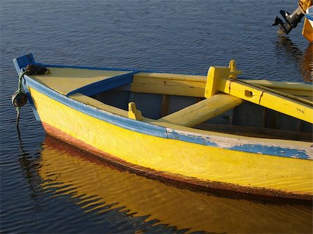 simsearch:400-05718887,k - old yelow boat on the sea Foto de stock - Royalty-Free Super Valor e Assinatura, Número: 400-04807261