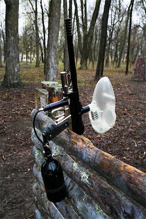 paintball - The black weapon for game in paintball Fotografie stock - Microstock e Abbonamento, Codice: 400-04808750