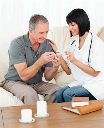 doctor house call - Nurse showing pills to her patient Stock Photo - Budget Royalty-Free & Subscription, Code: 400-04809115