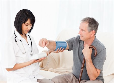 simsearch:400-04809124,k - Nurse taking blood pressure of her patient Stockbilder - Microstock & Abonnement, Bildnummer: 400-04809121