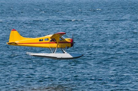 single-engined Seaplane coming in to land in Ketchikan, Alaska Stock Photo - Budget Royalty-Free & Subscription, Code: 400-04809885