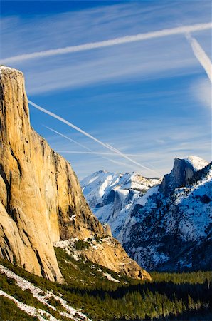 simsearch:400-05079429,k - View of beautiful Yosemite valley in winter with snow covered El Capitan and Half Dome at ssunset Foto de stock - Royalty-Free Super Valor e Assinatura, Número: 400-04809996