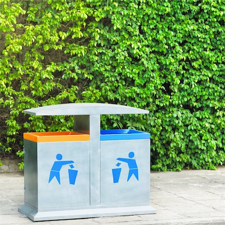 simsearch:400-08959104,k - Two recycling bin on the beach. Environmental protection Stock Photo - Budget Royalty-Free & Subscription, Code: 400-04801179