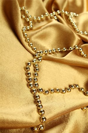 simsearch:630-02220514,k - Background of gold cloth on which lay the golden beads Stockbilder - Microstock & Abonnement, Bildnummer: 400-04801656