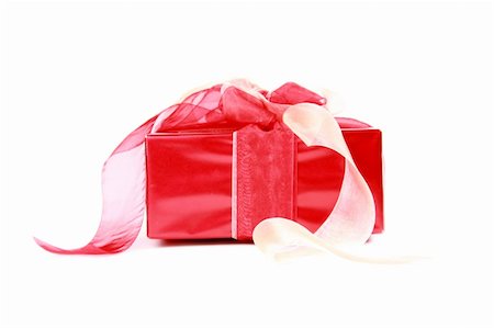 simsearch:400-04233255,k - Red christmas gift box isolated on white background Foto de stock - Super Valor sin royalties y Suscripción, Código: 400-04802030