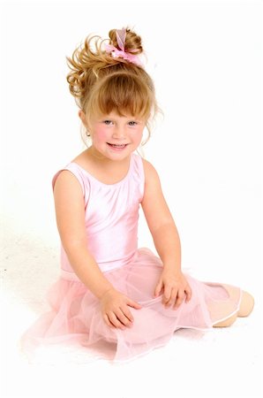 simsearch:400-05924060,k - Little smiley girl wearing a pink ballet outfit is sitting on the floor Foto de stock - Super Valor sin royalties y Suscripción, Código: 400-04803397