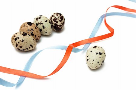 rebhuhn - Five quail eggs and two color ribbons Photographie de stock - Aubaine LD & Abonnement, Code: 400-04803768