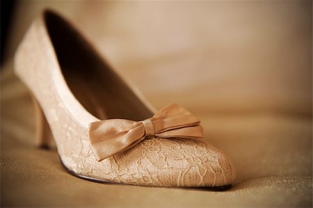 beige wedding shoe with lint on beige material Stockbilder - Microstock & Abonnement, Bildnummer: 400-04803926