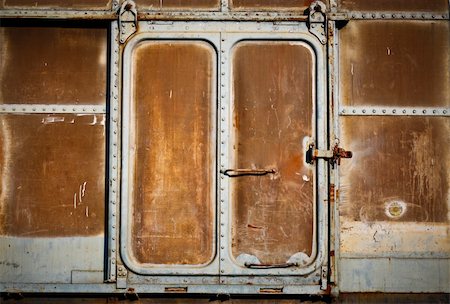 simsearch:400-04772077,k - Door with old train in chiangmai railway station. Photographie de stock - Aubaine LD & Abonnement, Code: 400-04814097