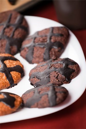 simsearch:400-04093610,k - A plate of chocolate cookies Stock Photo - Budget Royalty-Free & Subscription, Code: 400-04814344