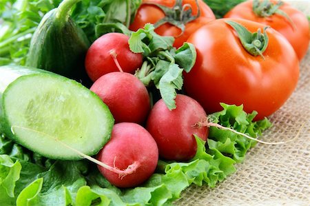 simsearch:400-04081651,k - Organic mix of fresh vegetables on the table Foto de stock - Super Valor sin royalties y Suscripción, Código: 400-04815290