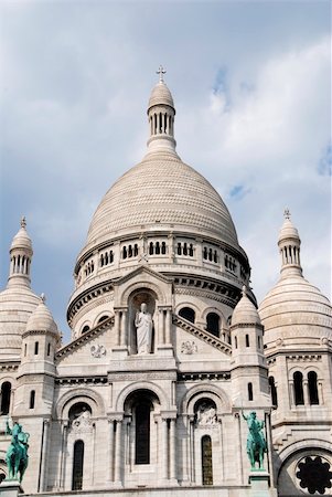 simsearch:400-08318159,k - The Famous church of Sacre-Coeur, Montmartre, Paris Foto de stock - Royalty-Free Super Valor e Assinatura, Número: 400-04816406