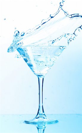 spilled alcoholic drink on bar - coctail splash on white background close up Stock Photo - Budget Royalty-Free & Subscription, Code: 400-04816573