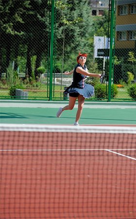 simsearch:400-06061549,k - young fit woman play tennis outdoor on orange tennis field at early morning Photographie de stock - Aubaine LD & Abonnement, Code: 400-04816879