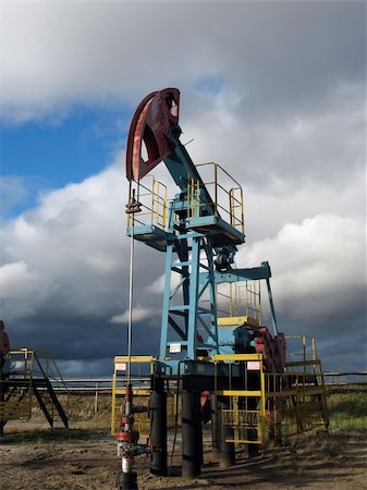 rock fossils - Oil pump in West Siberia Foto de stock - Super Valor sin royalties y Suscripción, Código: 400-04816912