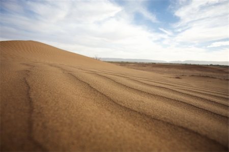 simsearch:400-04231678,k - Sahara desert close to Merzouga in Morocco with blue sky and clouds Photographie de stock - Aubaine LD & Abonnement, Code: 400-04817132