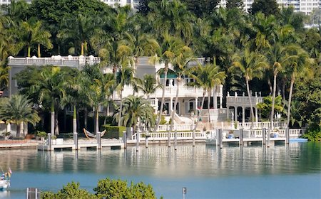 simsearch:400-04967673,k - Luxury waterfront real estate in Miami, Florida Stock Photo - Budget Royalty-Free & Subscription, Code: 400-04818814