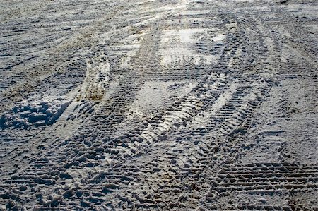 simsearch:400-05306863,k - Tire tracks in snow Fotografie stock - Microstock e Abbonamento, Codice: 400-04811055