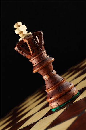 simsearch:400-04600380,k - Black chess king stands on a chessboard, black background Stock Photo - Budget Royalty-Free & Subscription, Code: 400-04811158