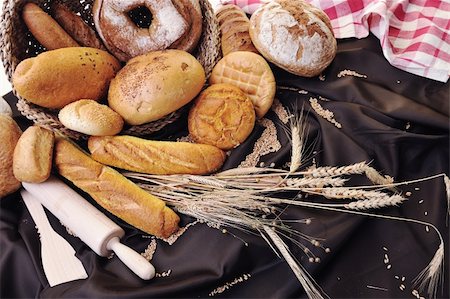 simsearch:400-06100024,k - fresh healthy natural  bread food group and wheat plant in studio on table Foto de stock - Super Valor sin royalties y Suscripción, Código: 400-04811179