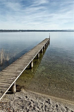 simsearch:400-06480005,k - An old jetty at Starnberg Lake in Germany Foto de stock - Super Valor sin royalties y Suscripción, Código: 400-04811500