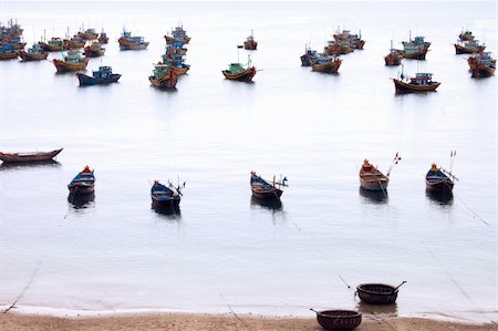 simsearch:400-03932548,k - Same fishing boats in the bay, Vietnam Photographie de stock - Aubaine LD & Abonnement, Code: 400-04811851