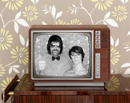 senior retro humour - wood old tv nerd silly couple retro man vintage woman on wallpaper Stock Photo - Budget Royalty-Free & Subscription, Code: 400-04811945