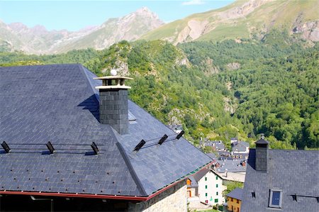 simsearch:400-04807445,k - Panticosa village high view slate roofs Pyrenees Huesca Spain Stock Photo - Budget Royalty-Free & Subscription, Code: 400-04811952