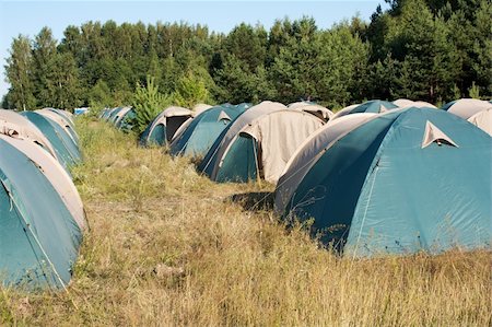 Camping on a field. Many tents. Nobody. Summer. Fotografie stock - Microstock e Abbonamento, Codice: 400-04812383