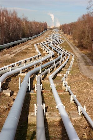 danicek (artist) - View of pipelines leading to the horizon with power-plant Foto de stock - Super Valor sin royalties y Suscripción, Código: 400-04813703