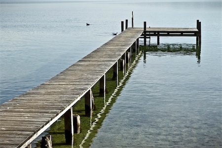 simsearch:400-06480005,k - An old jetty at Starnberg Lake in Germany Foto de stock - Super Valor sin royalties y Suscripción, Código: 400-04813854