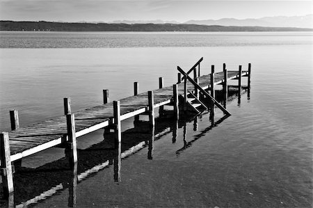 simsearch:400-06480005,k - An old jetty at Starnberg Lake in Germany black and white Foto de stock - Super Valor sin royalties y Suscripción, Código: 400-04813851